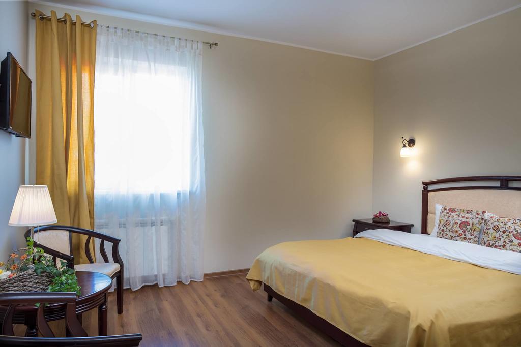Pensiunea Boema Piatra Neamţ Exterior foto